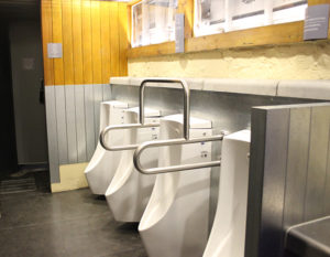 思い出横丁の共同トイレがとてもキレイに改装されました！